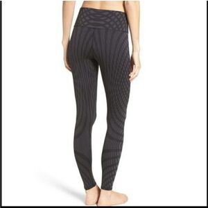 ALO Yoga Airbrush Black and Gray leggings